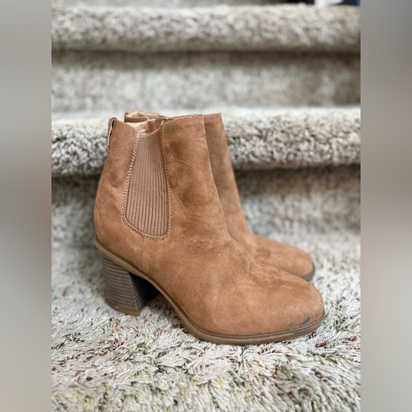 DR SCHOLL's Ride Away Camel Suede Chelsea Boots Square Toe Block Heel Size 7.0 M - Picture 9 of 15